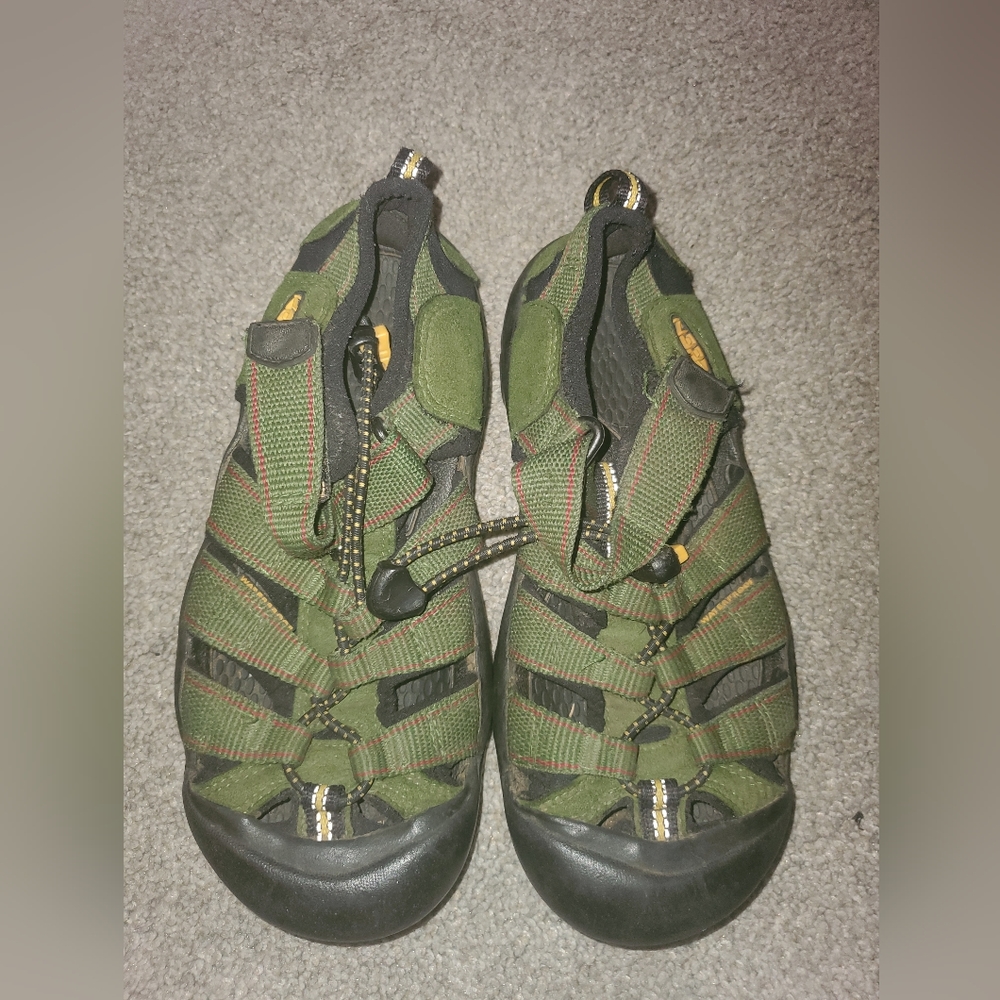 Boy's Keen Sandals Size 2